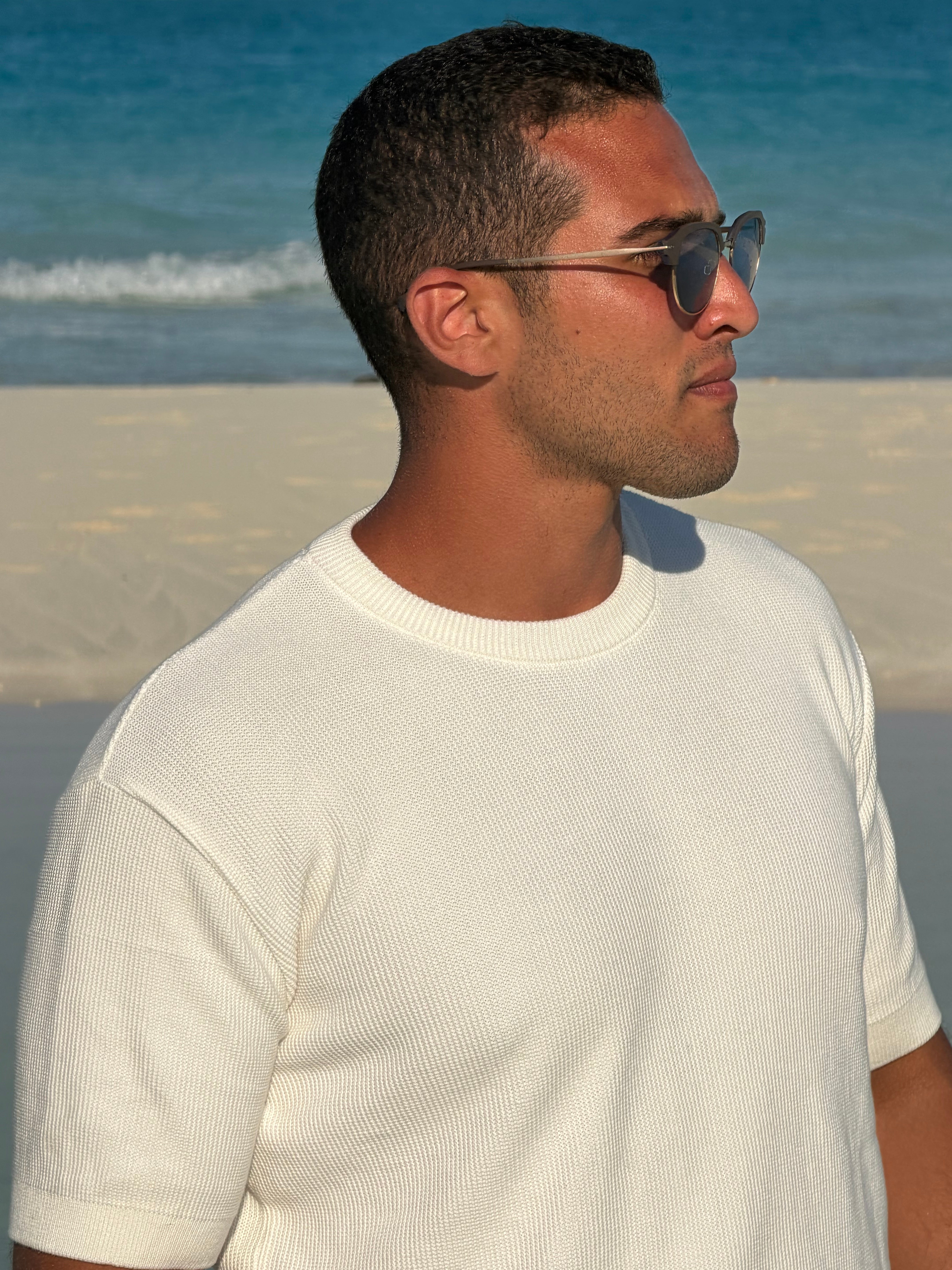 KNITTED T SHIRT (WHITE)